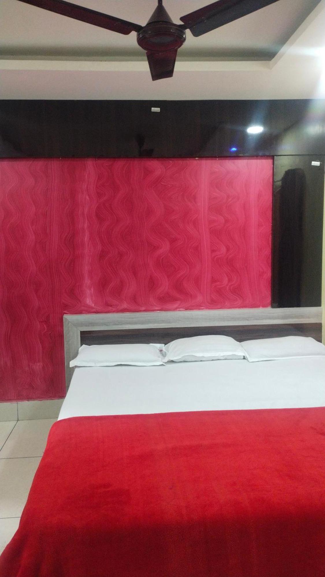 Hotel Bobby House 450M From Beach & 1 Km From Temple Puri Phòng bức ảnh